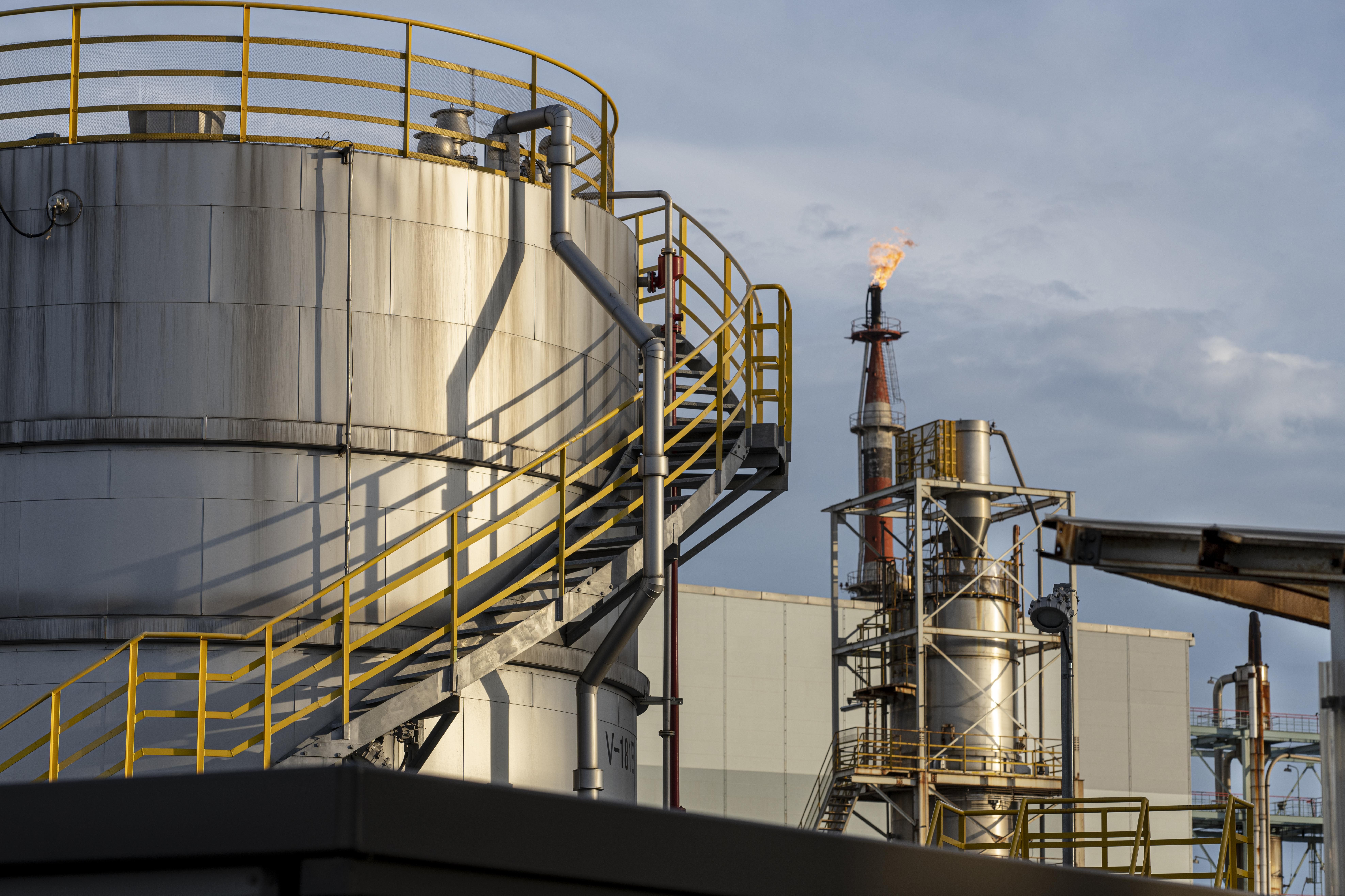 environmental-pollution-industry-exterior-daylight.jpg